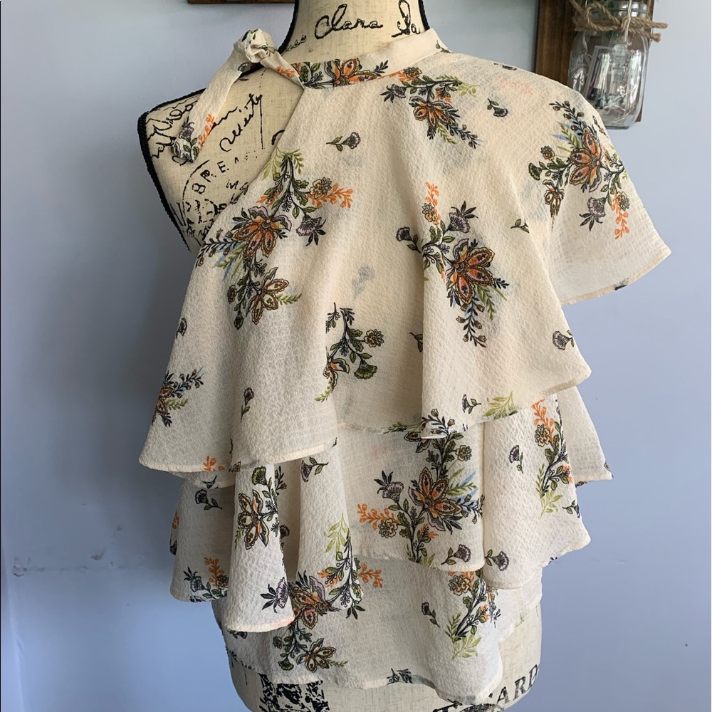Le Lis Floral Print Ruffle Blouse one shoulder‎ Off